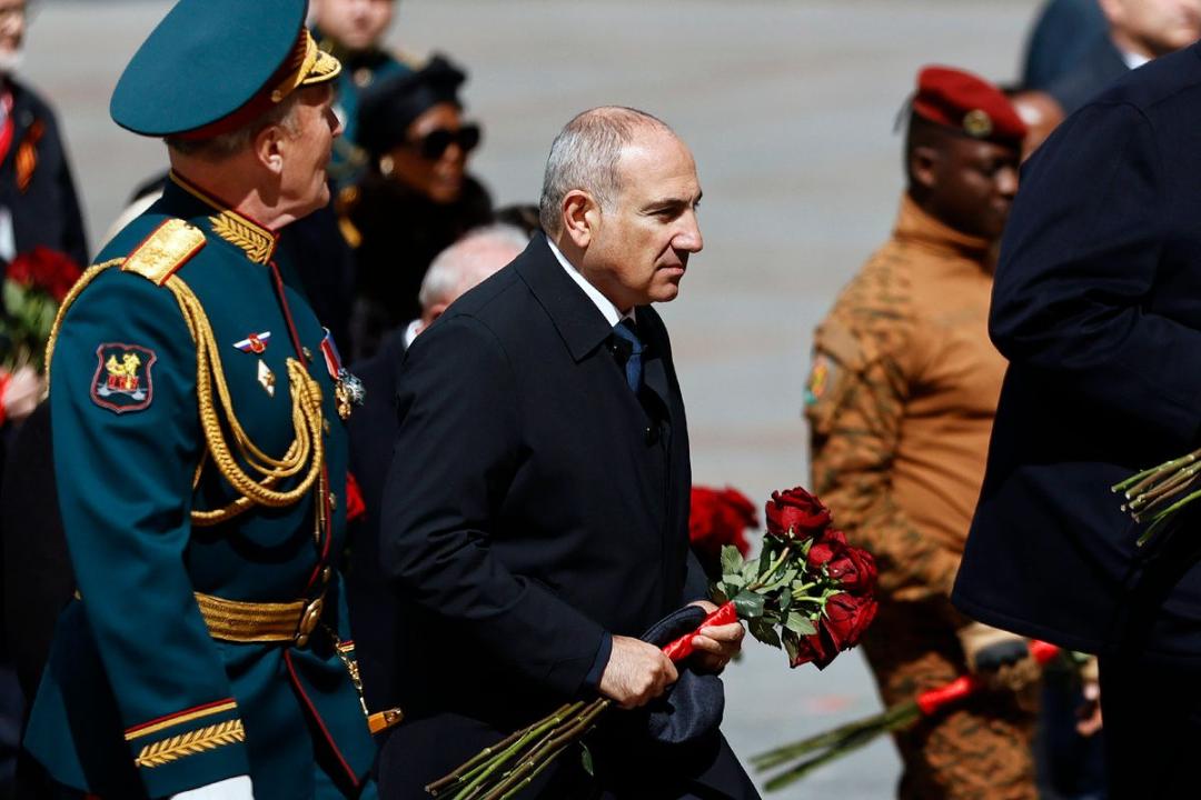 Following the military parade, Prime Minister Nikol Pashinyan laid flowers at the Tomb of the Unknown Soldier in Moscow. Official photo.