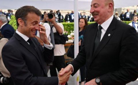 Aserbaidschan antwortet auf Macrons Äußerungen zu den Verhandlungen zwischen Armenien und Aserbaidschan