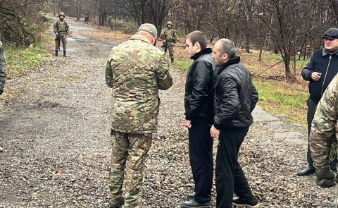 Aserbaidschan und Armenien tauschen gefangene Soldaten als Geste der Zusammenarbeit aus