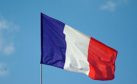 French FM Urges Peace Deal and Release of Armenian Detainees in Azerbaijan