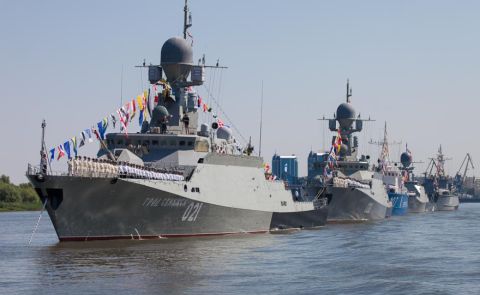 Russia's Caspian Flotilla Conducts Tactical Exercise