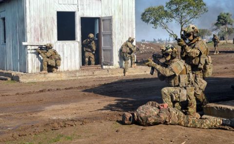 Aserbaidschanische Spezialeinheiten beginnen Militärübungen an der iranischen Grenze